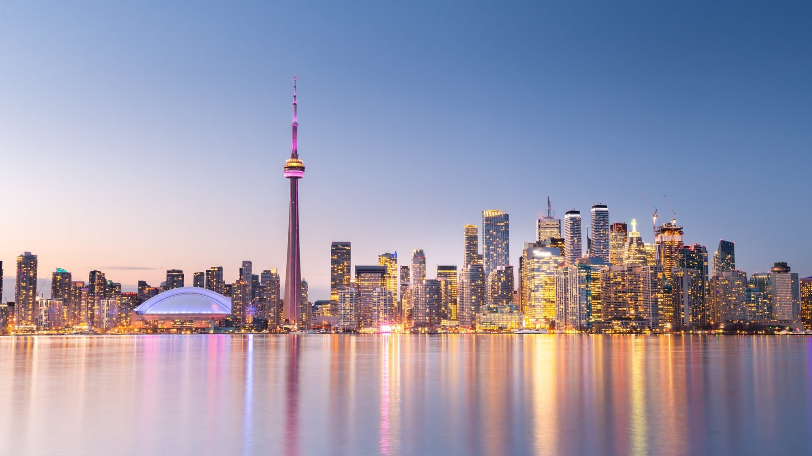 Toronto skyline. Sa eroplano lang gumagana ang eTA.