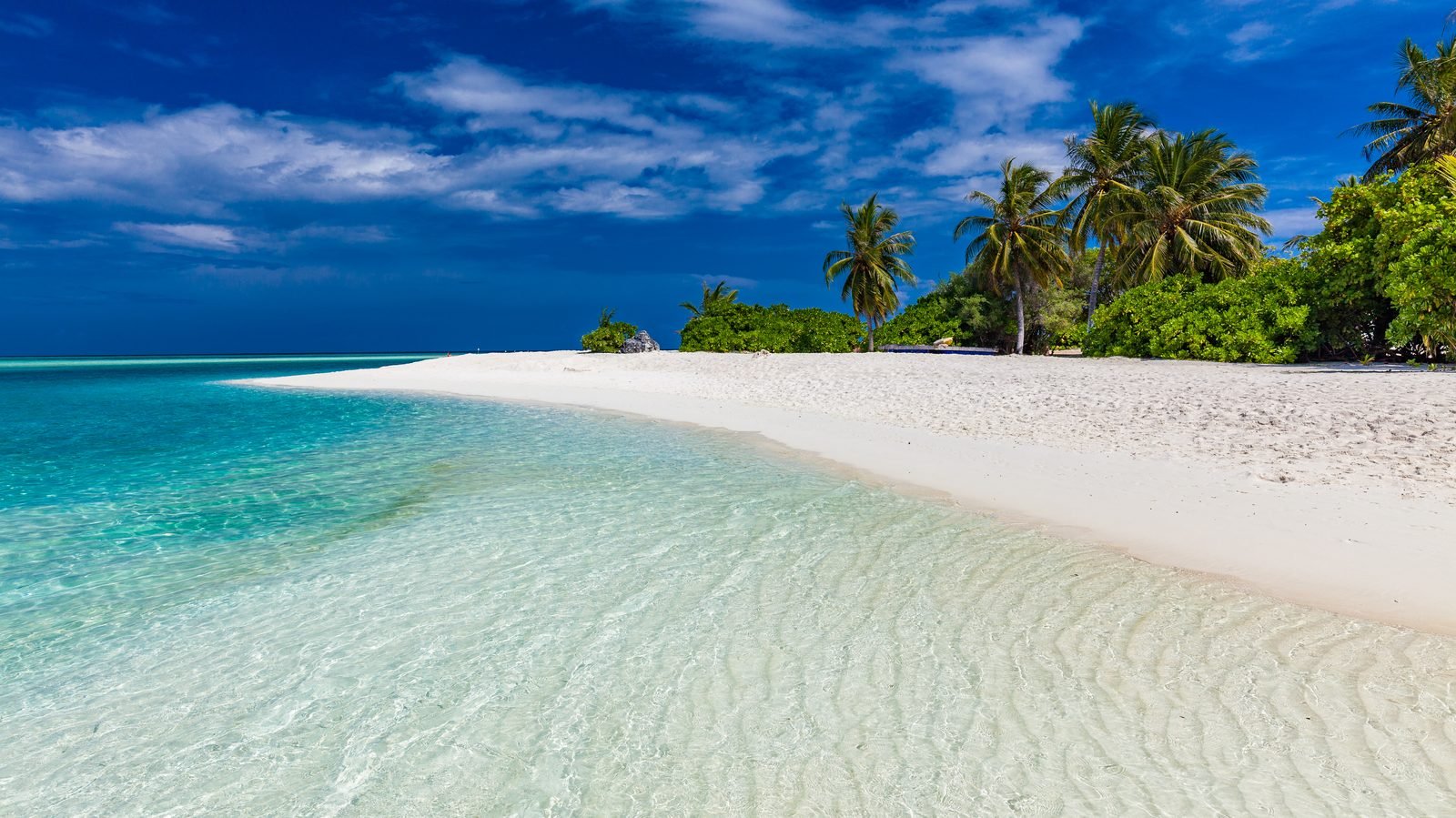Atoll beach sa Maldives. Sa registered facility dapat ang prepaid booking mo.